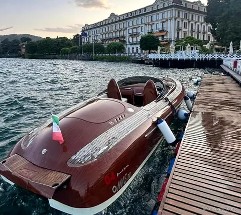 Tour privat de luxe en vaixell pel Llac de Como passant vora vil·les històriques